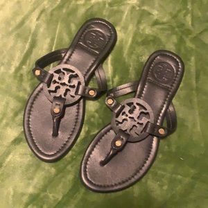 “Tory Burch” knockoff flip flops